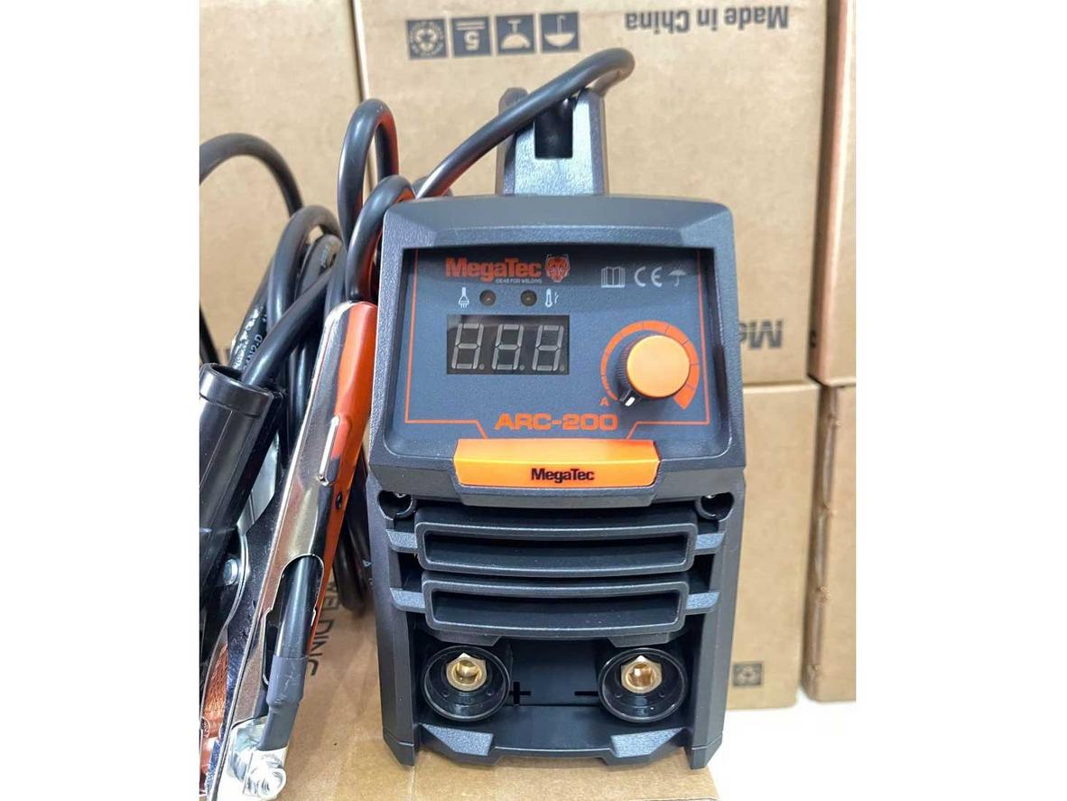 Công nghệ Inverter giúp Megatec ARC-200 mồi hồ quang nhẹ và giữ dòng hàn ổn định.