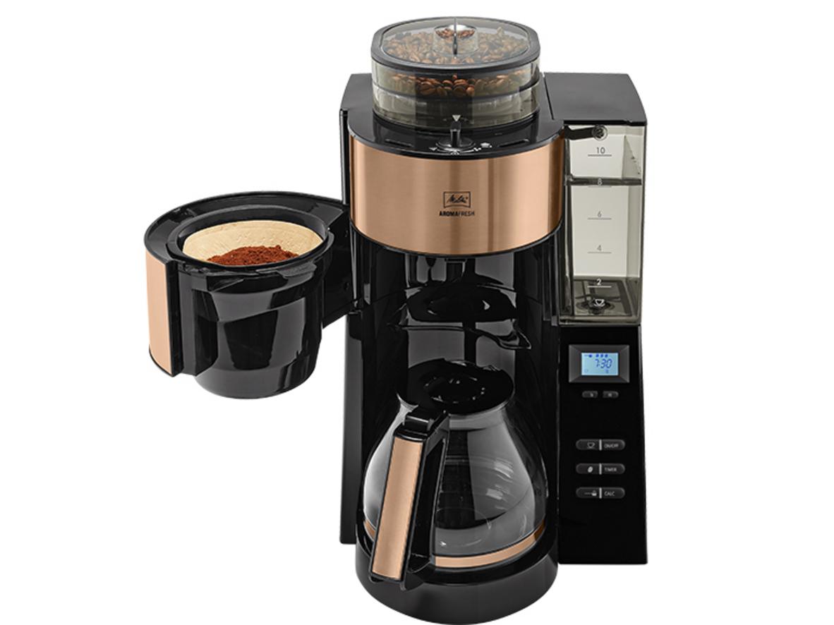 Cối xay tích hợp giúp xay hạt ngay trước khi pha, giữ hương cà phê tốt hơn.