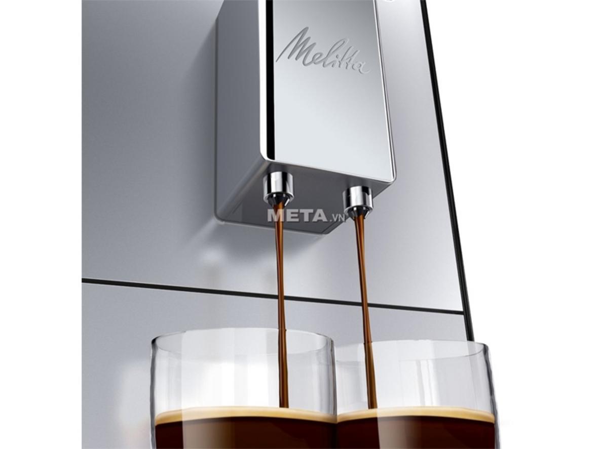 Melitta Caffeo Solo pha espresso từ hạt tươi, tạo trải nghiệm nhanh gọn cho gia đình và văn phòng nhỏ.