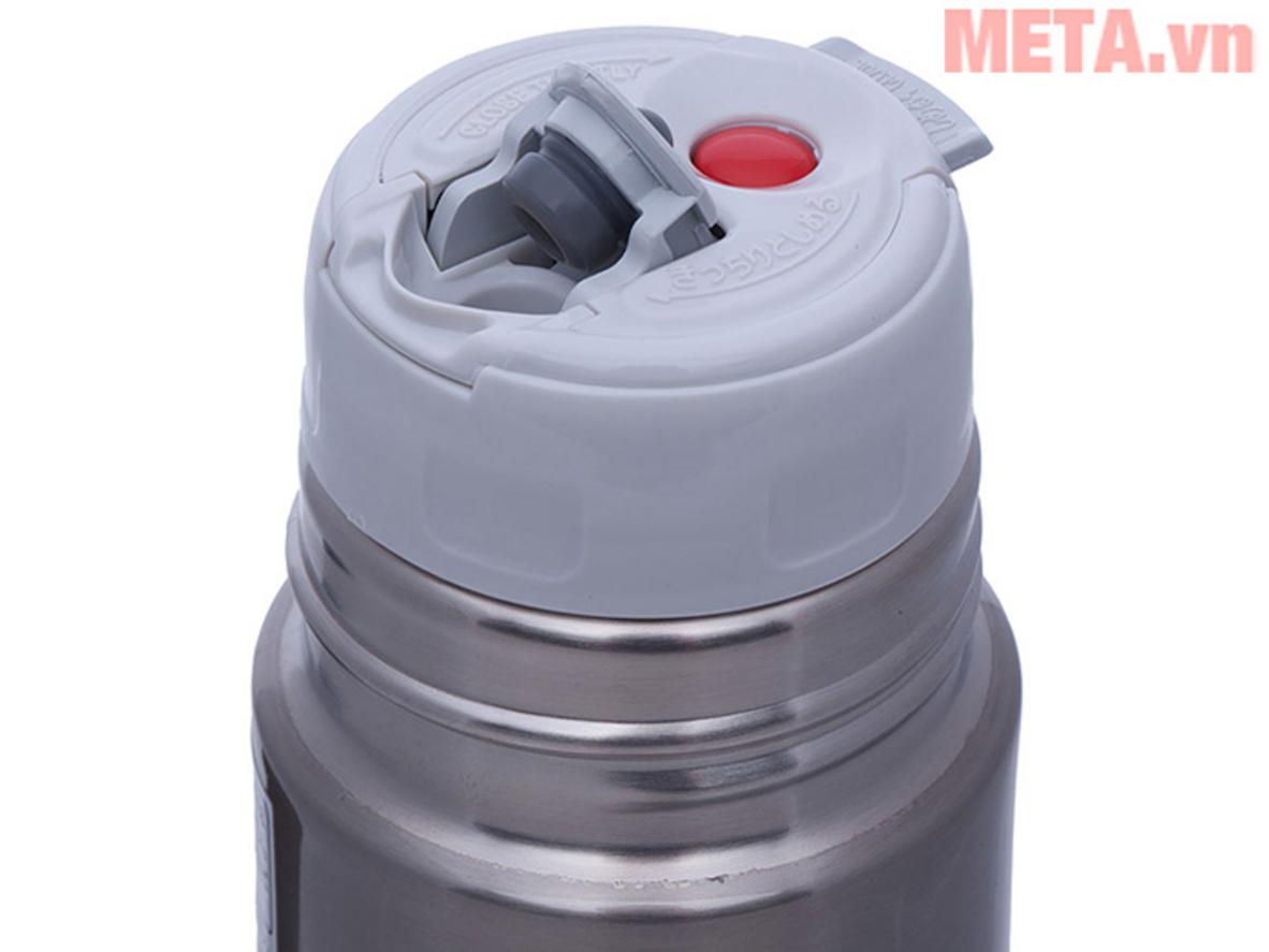 Miệng rộng và lớp chống dính giúp dùng tiện và vệ sinh nhanh.