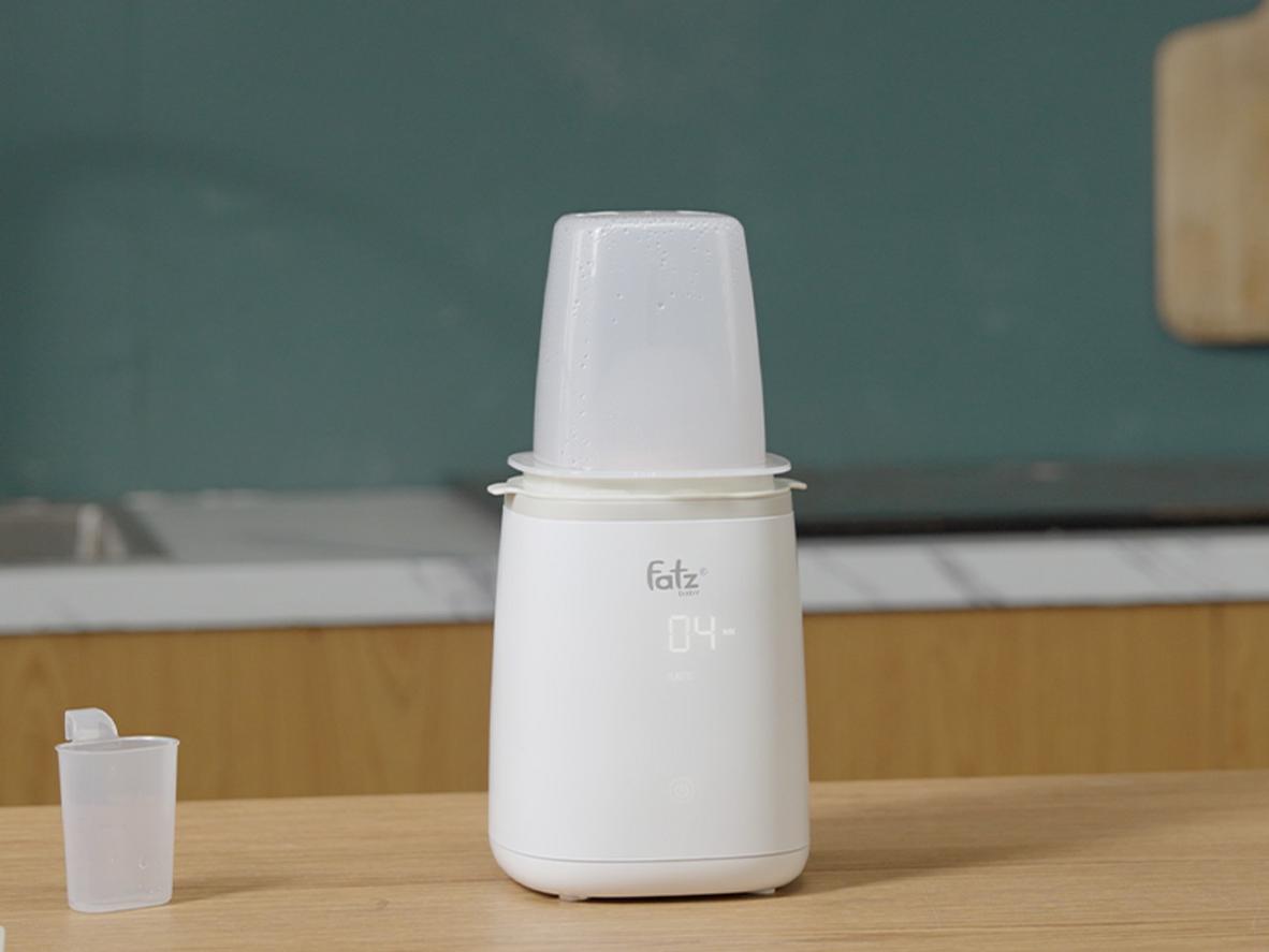 Công suất 500W giúp Mono 15 Plus hâm sữa nhanh, phù hợp nhịp chăm bé cần tốc độ.