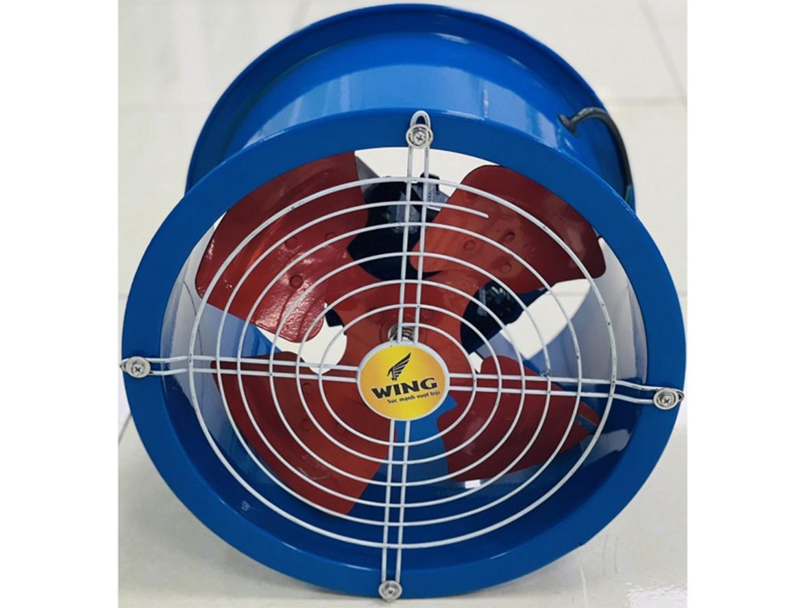 Motor dây đồng 100% giúp quạt vận hành bền bỉ hơn khi chạy lâu.