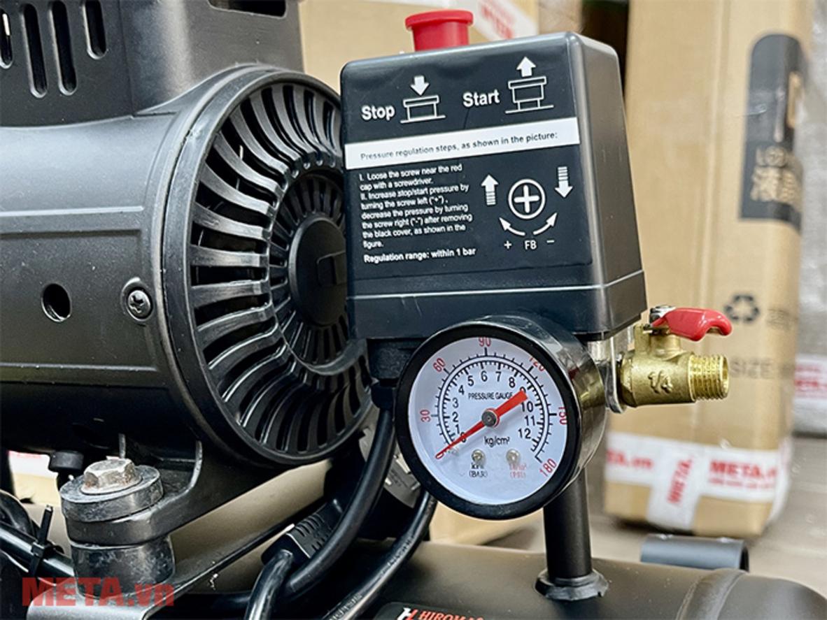 Cấu hình 2HP, 30 lít và 100 lít/phút hỗ trợ nạp hơi nhanh.