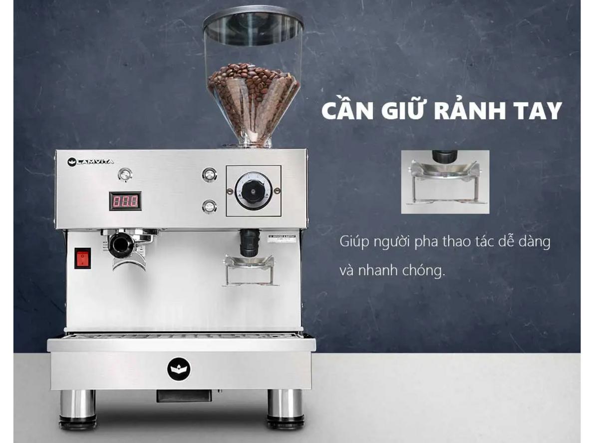 Nút nhấn và cảnh báo an toàn giúp người mới vận hành máy dễ hơn.