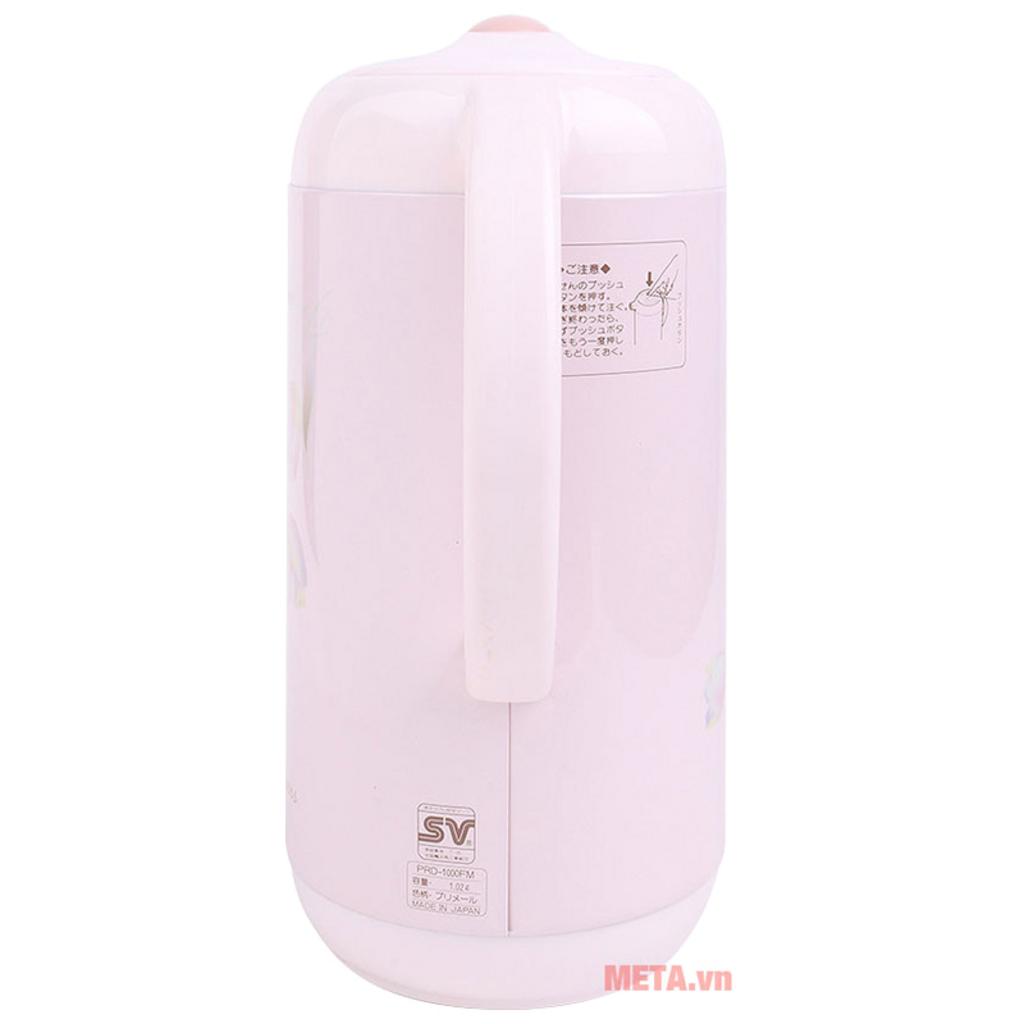 Nút nhấn pittông giúp rót nước nhanh và gọn hơn.