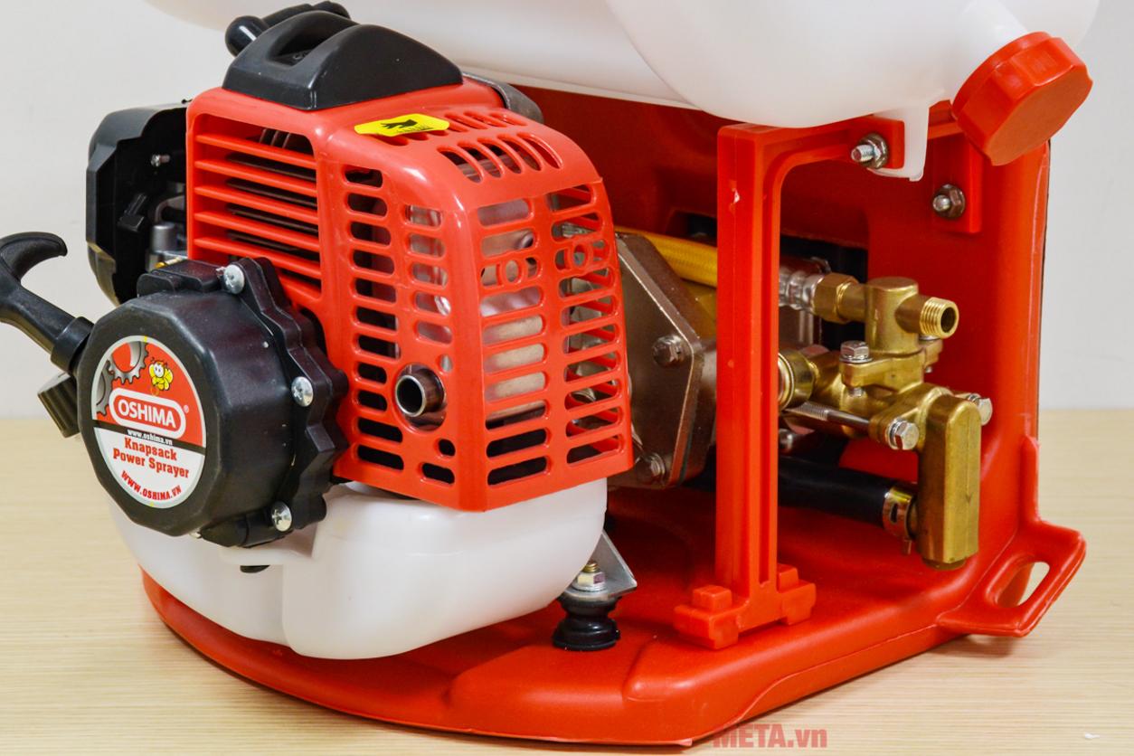 Động cơ 2 thì 1E34F cho lực phun ổn định và khỏe.