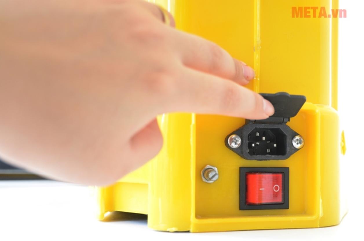 Dung tích 20 lít hỗ trợ phun xịt trên diện tích rộng hơn mà không phải châm lại nhiều lần.