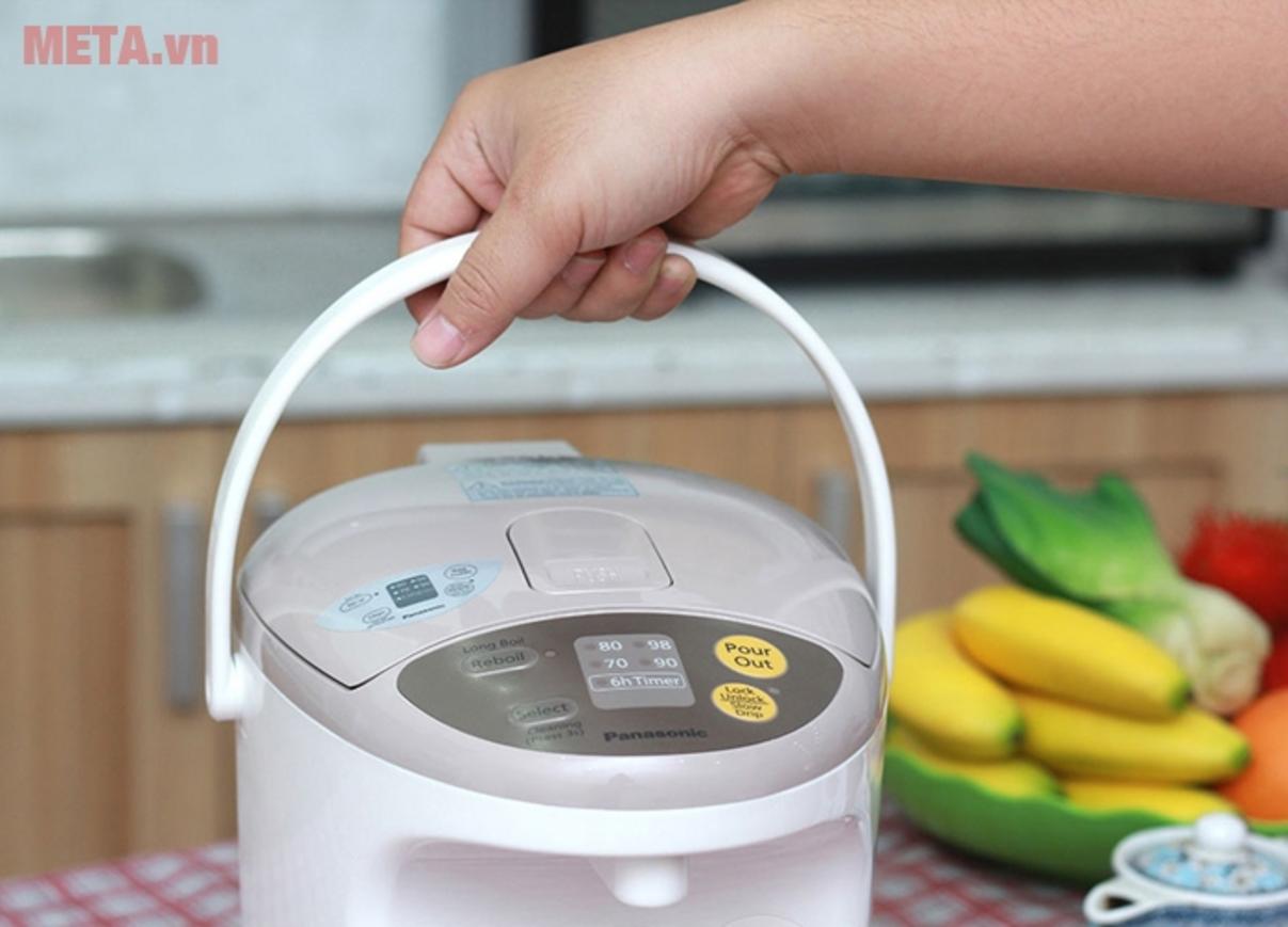 Khóa rót điện tử giúp lấy nước nóng an toàn hơn.
