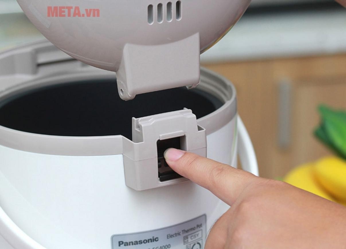 Dung tích 4 lít và công suất 700W phù hợp dùng nước nóng liên tục cho gia đình 3-6 người.