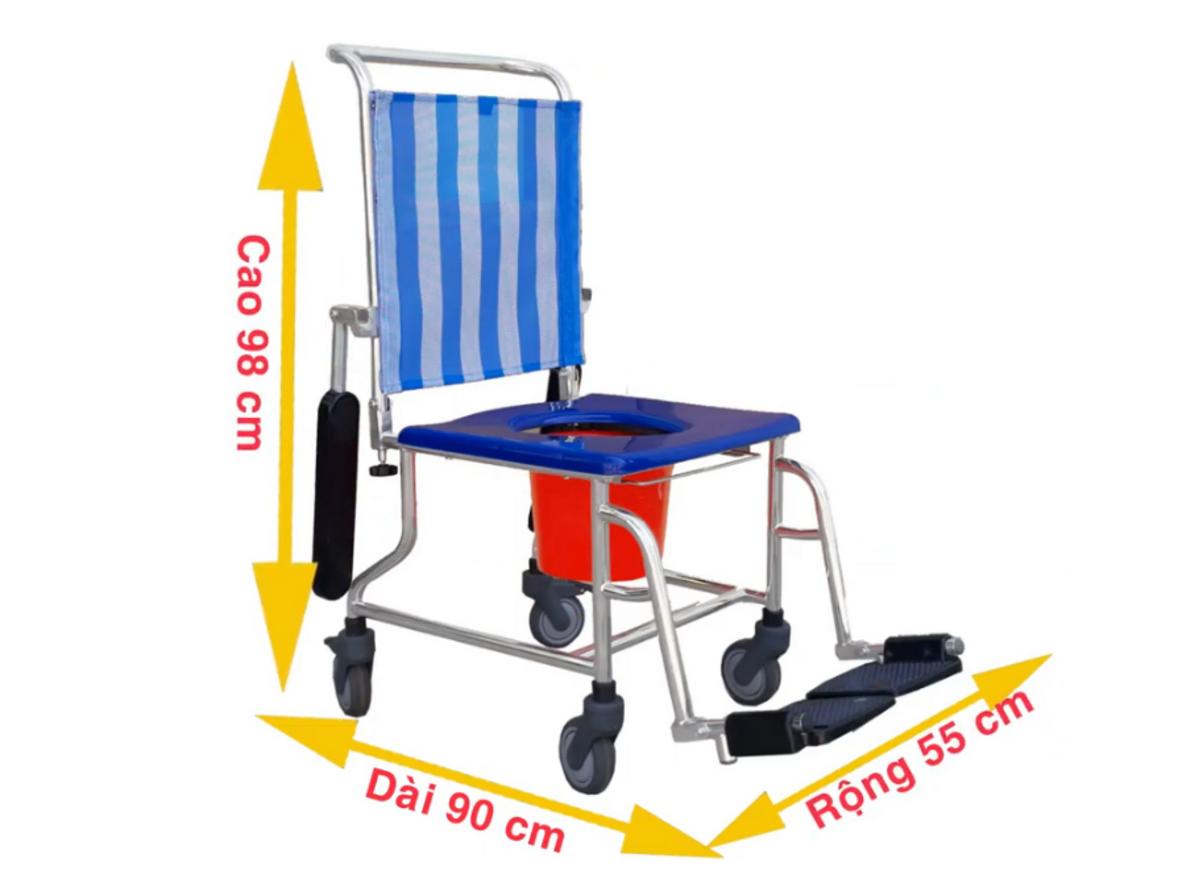 4 bánh xe và tay đẩy phía sau giúp di chuyển ghế linh hoạt.