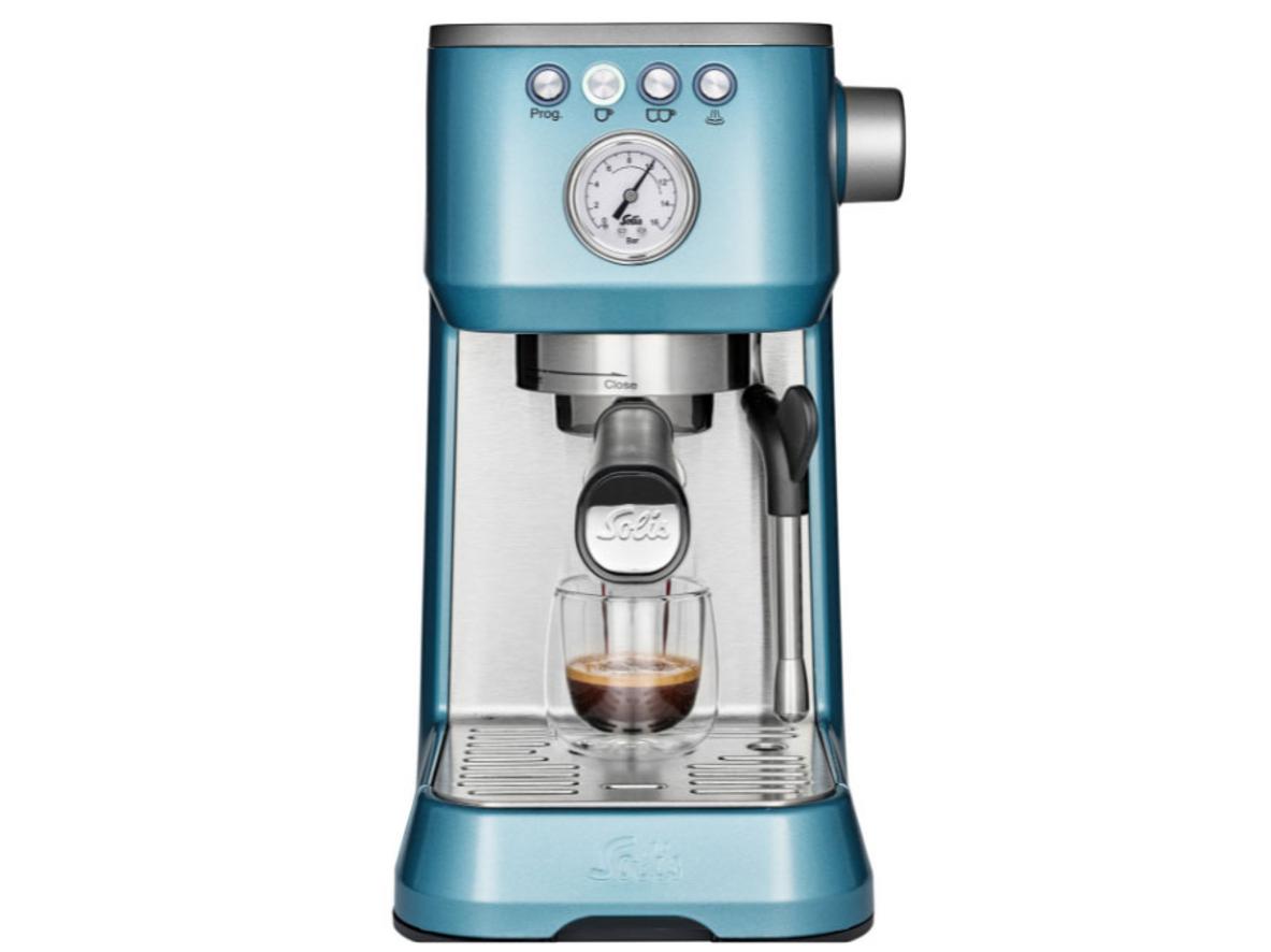 Portafilter 54 mm và áp suất 15 bar hỗ trợ espresso đậm, crema tốt.