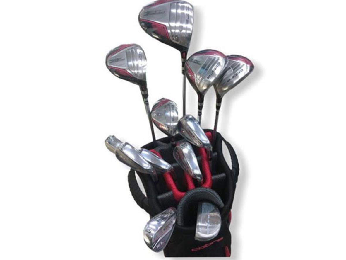 Putter mallet hỗ trợ căn chỉnh và kiểm soát cú gạt.