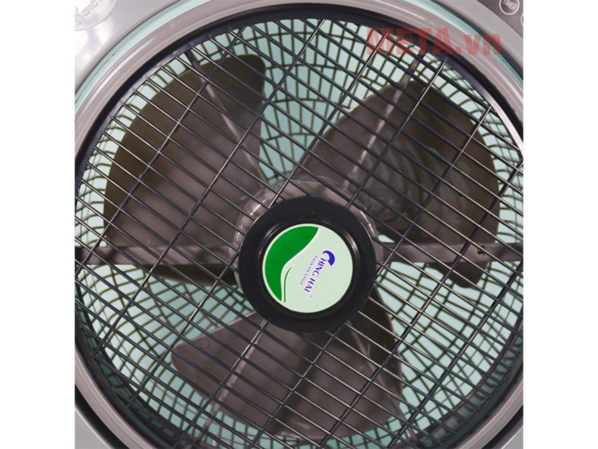 Sải cánh 35cm và 3 cánh nhựa tạo gió ổn định, tản đều.