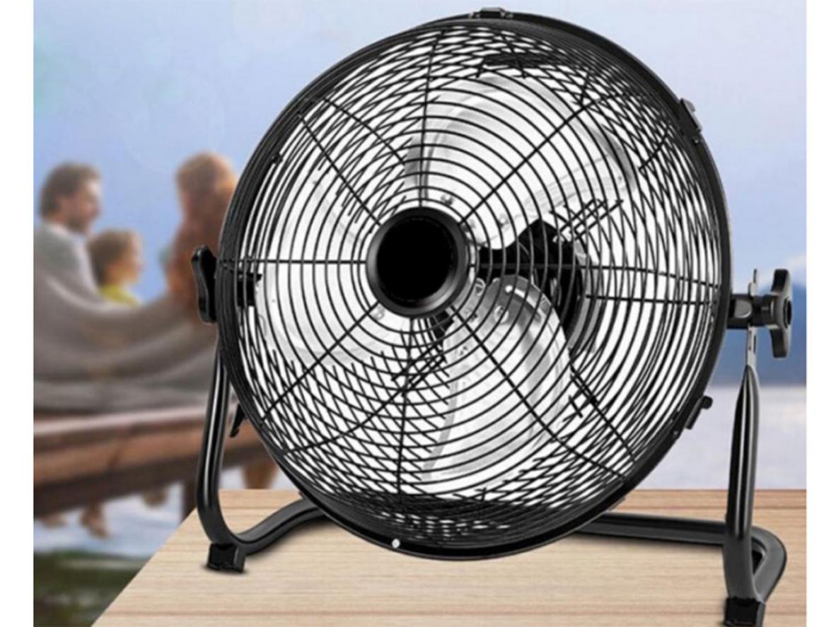 Tấm pin 24W/18V và pin 24.000 mAh giúp JD-S99 hoạt động độc lập với điện lưới.