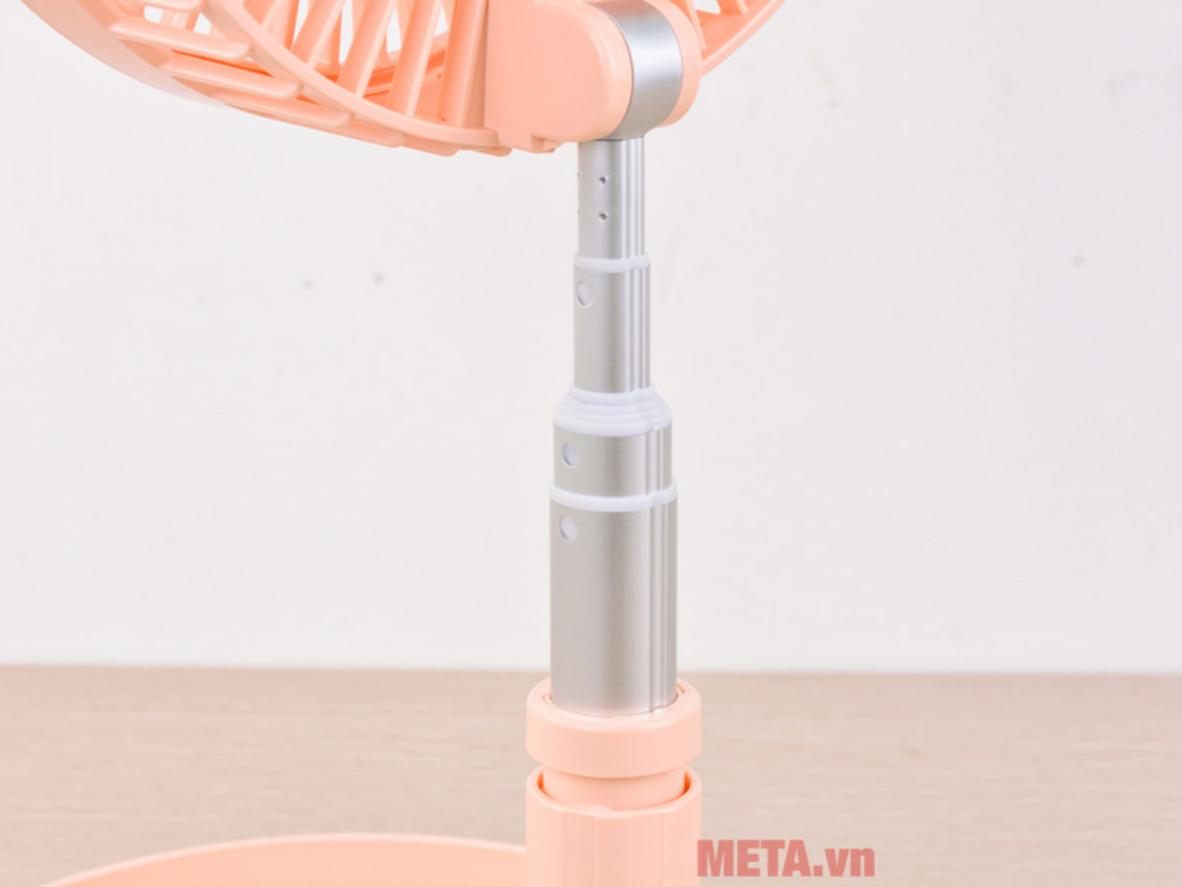 Quạt sạc điện Nanoco NFF1617P (Hồng) gọn, dễ đặt bàn và mang theo.