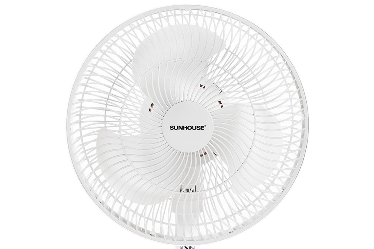 3 mức gió và cánh 28 cm giúp làm mát ổn định trong không gian nhỏ.