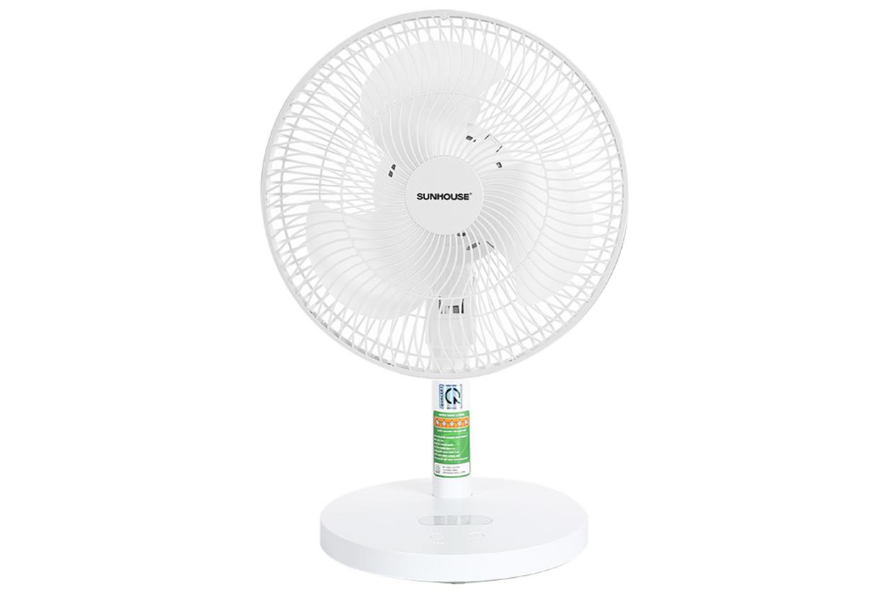 Quạt sạc điện Sunhouse SHD7115 nhỏ gọn, phù hợp làm mát dự phòng khi mất điện.