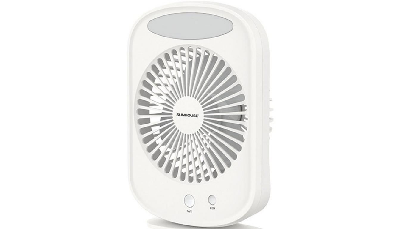 Quạt sạc mini Sunhouse SHD7110 thiết kế nhỏ gọn, phù hợp đặt bàn học hoặc bàn làm việc.