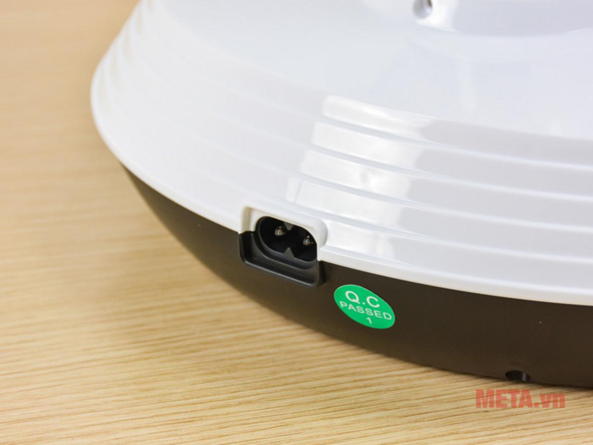 5 cánh quạt và sải cánh 38cm giúp tản gió đều hơn.