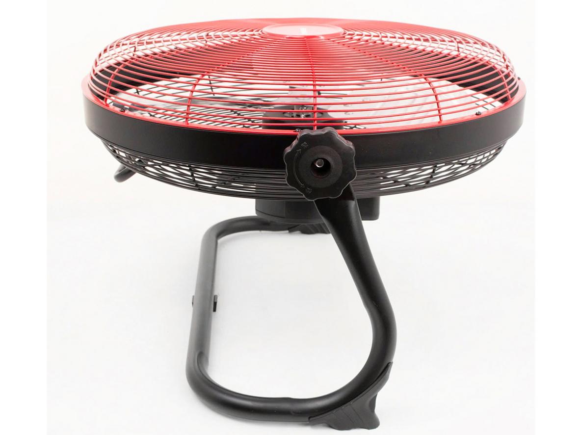3 cánh nhôm và sải cánh 30cm tạo luồng gió ổn định cho không gian nhỏ.