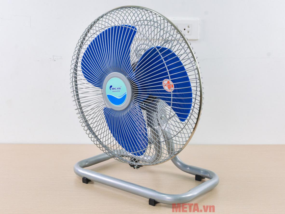Thiết kế chân quỳ và cấu trúc gọn giúp FF802 đứng vững, dễ đặt trong không gian nhỏ.