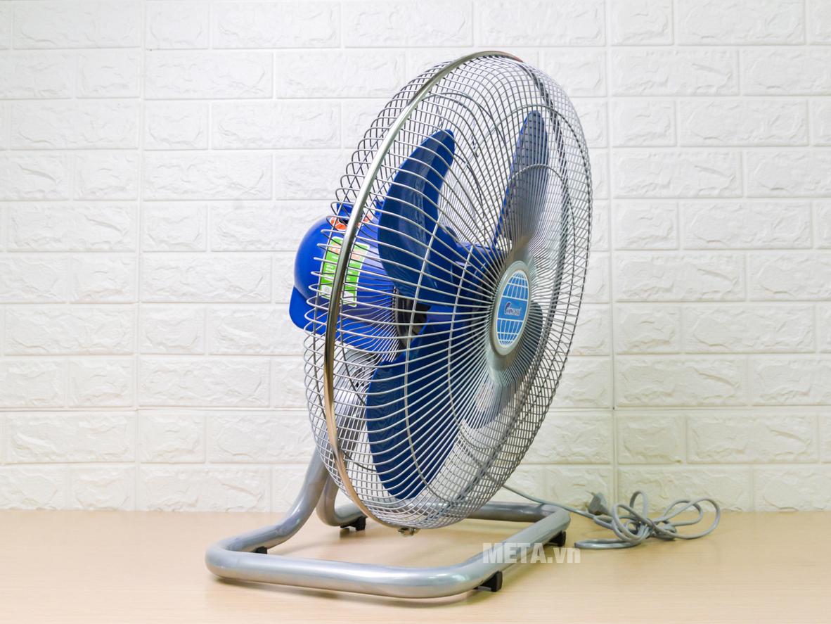 4 cánh quạt và lồng thép sơn tĩnh điện tạo độ bền và sự ổn định.