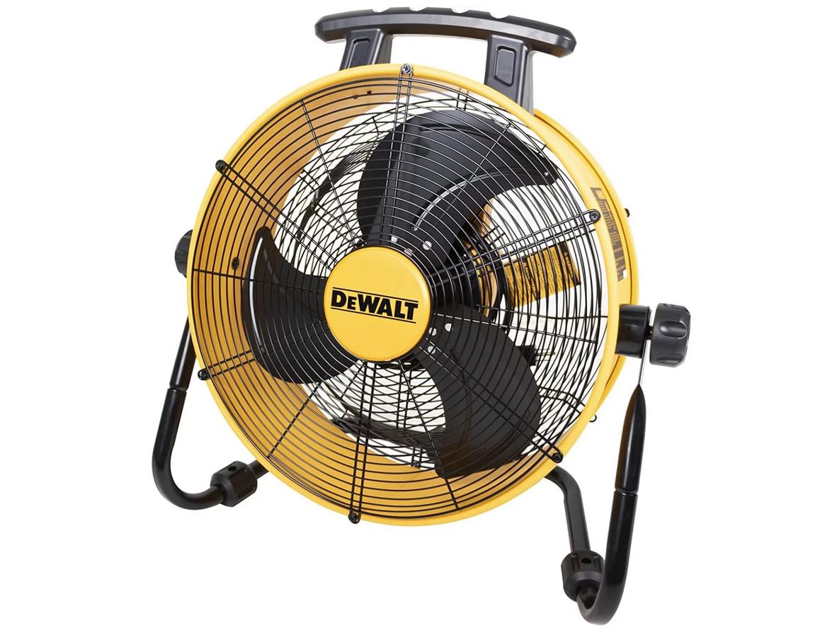Quạt sàn công nghiệp DeWalt DXF1832 18 inch phù hợp cho không gian lớn cần gió mạnh.