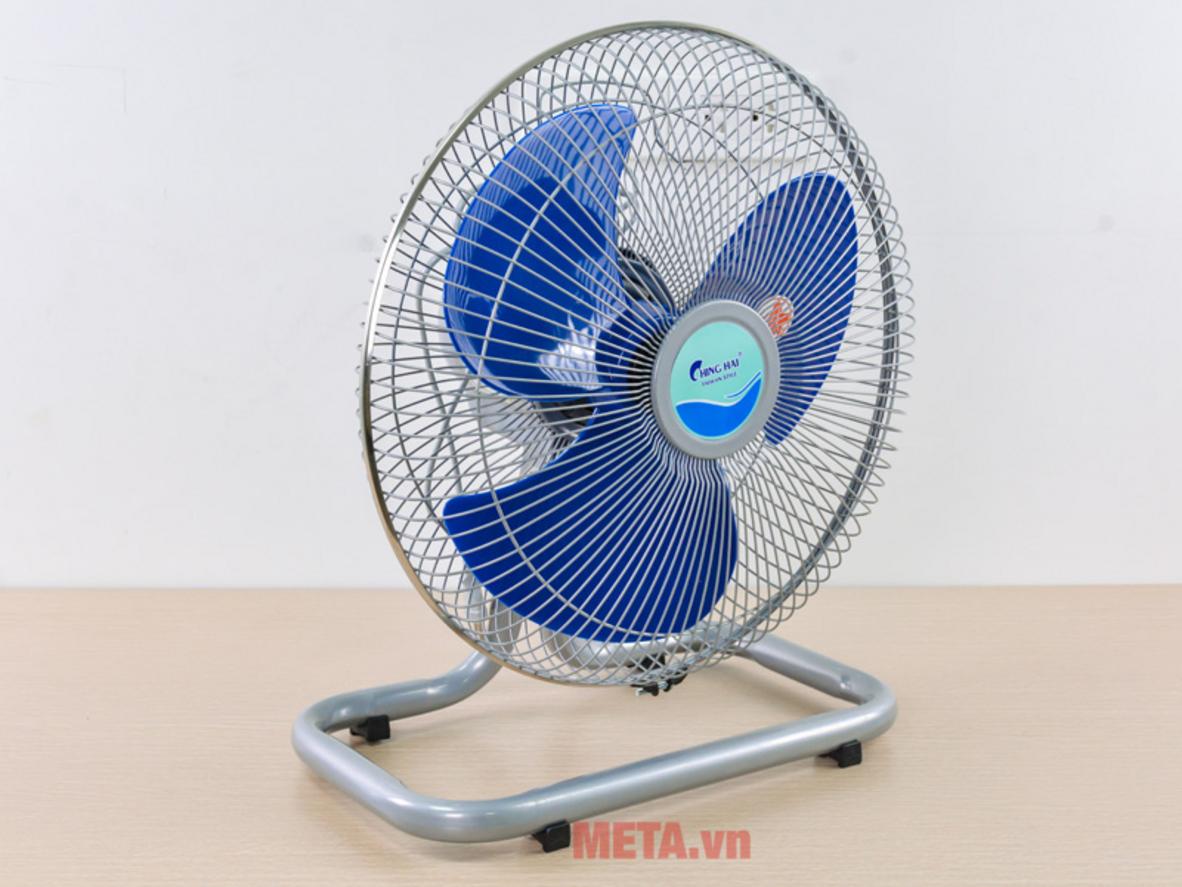 Công suất 49W giúp FF802 cân bằng giữa độ mát và khả năng tiết kiệm điện.