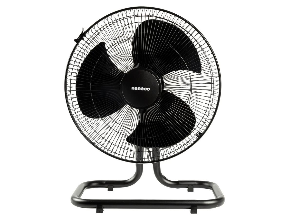 Quạt sàn Nanoco NKF1680K 47W với thiết kế chân quỳ vững chắc, phù hợp làm mát tầm thấp.