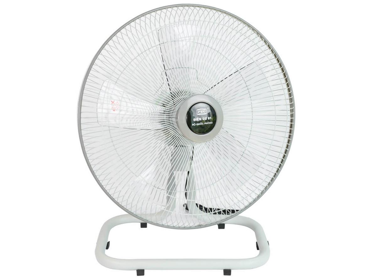 Quạt sàn thân sắt Điện Cơ 91 QS450 với thiết kế chân quỳ chắc chắn, phù hợp không gian cần gió mạnh.