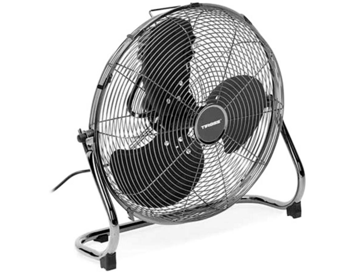 Quạt sàn Tiross TS957 nổi bật với thiết kế chân quỳ gọn chắc, gió mạnh và dễ bố trí nhiều không gian.