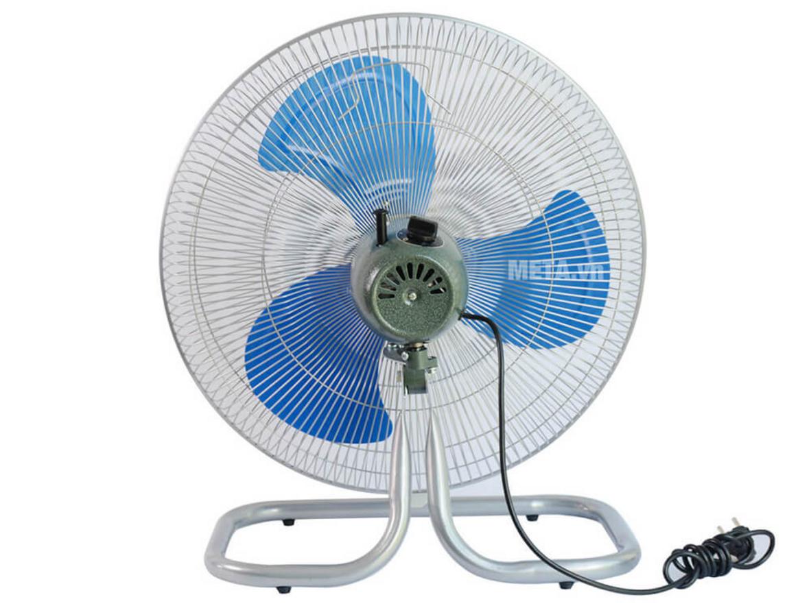 Cấu trúc chắc chắn và động cơ dây đồng giúp quạt vận hành bền bỉ.