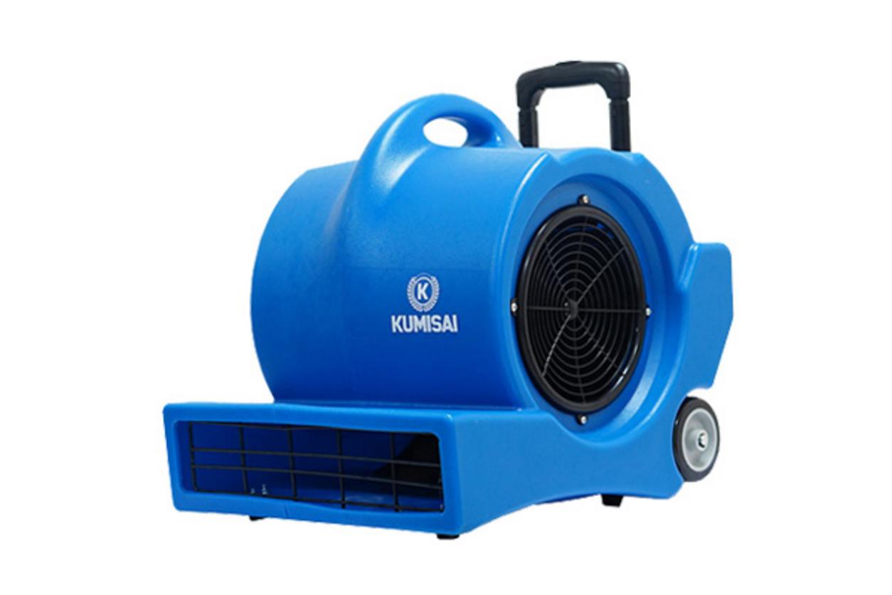 Quạt sấy thảm Kumisai KMS 900 phù hợp cho khách sạn, văn phòng và dịch vụ làm sạch.