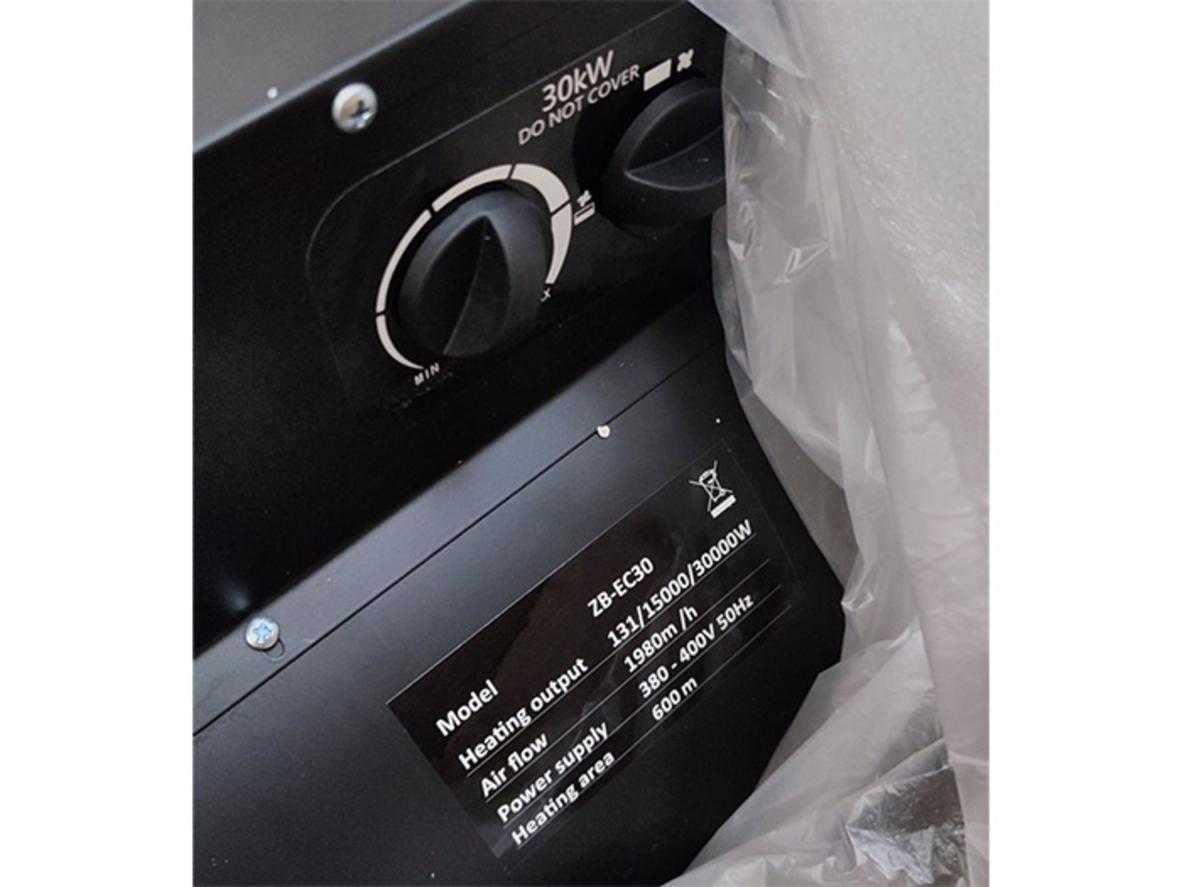 Nguồn điện 380V 3 pha giúp vận hành ổn định trong xưởng.
