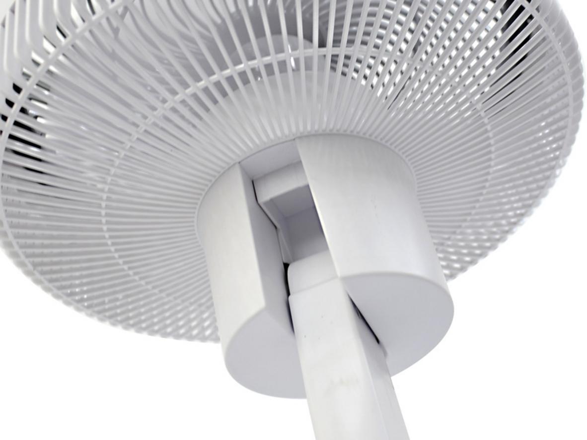 Suntek SF-F8 có thể sạc bằng năng lượng mặt trời hoặc điện lưới.