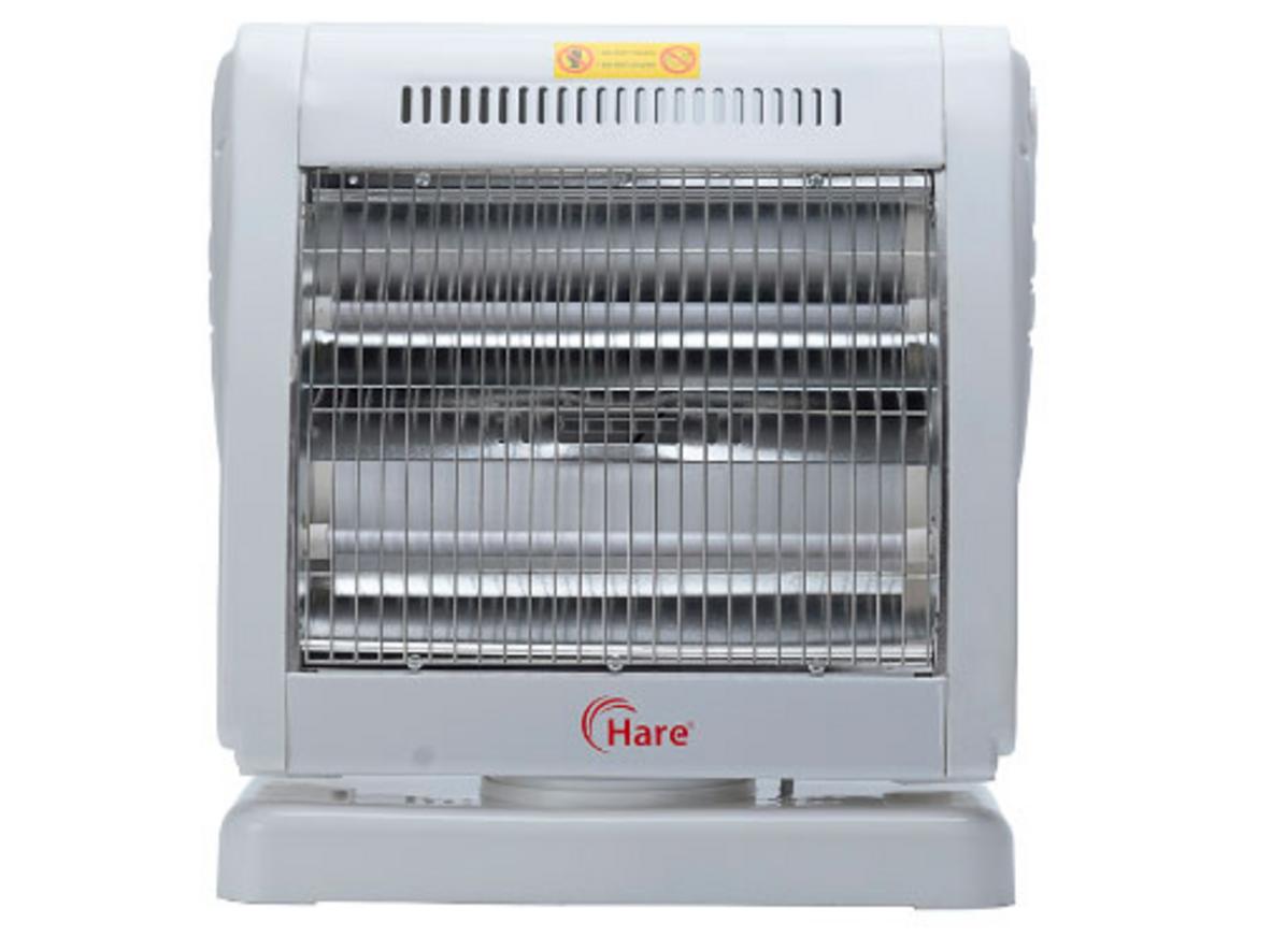 Quạt sưởi điện Hare HR-HT800A nhỏ gọn, dễ đặt trong phòng ngủ hoặc phòng làm việc.