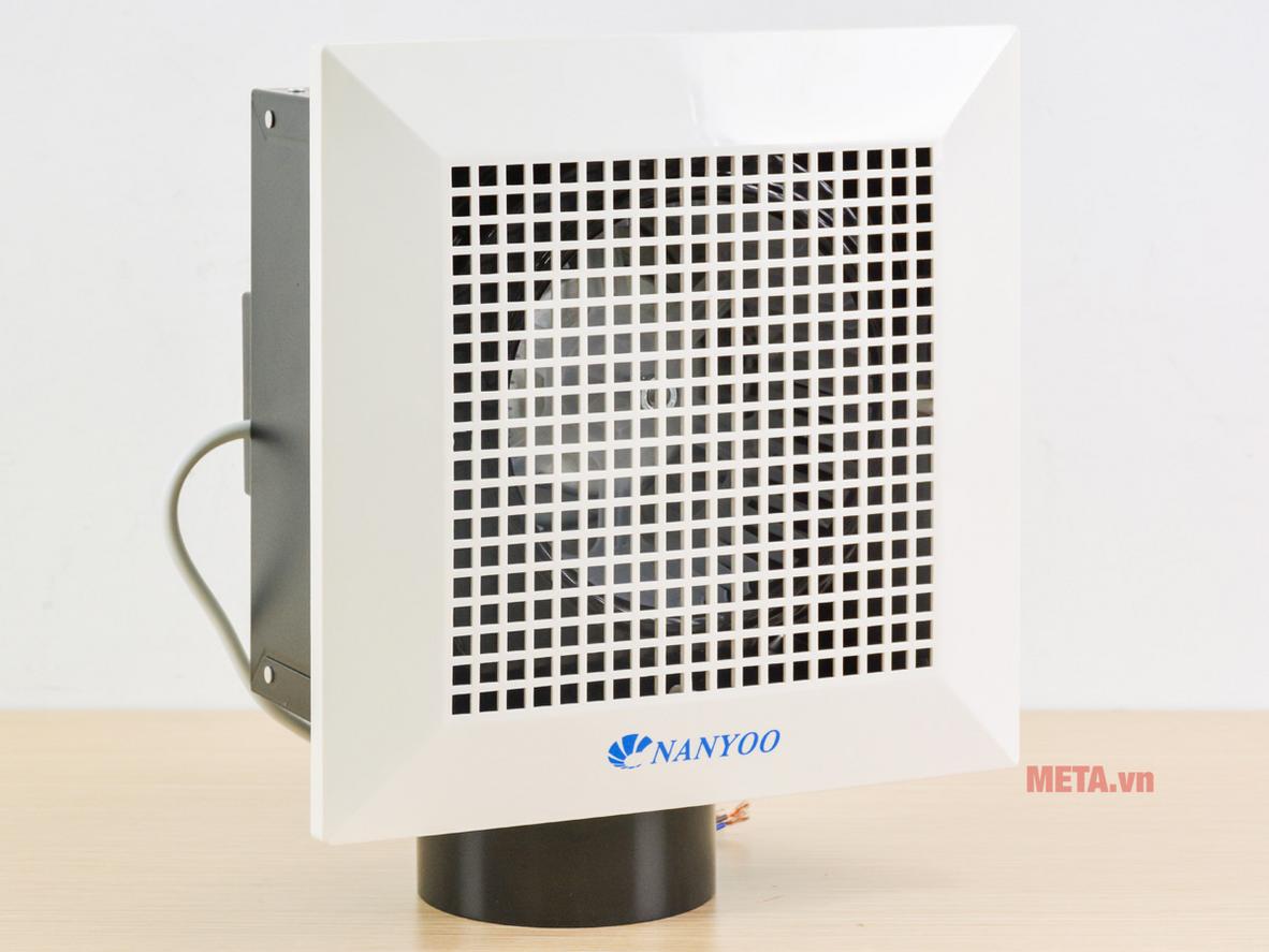 Quạt thông gió gắn trần Nanyoo BPT10-11 dùng ống dẫn Φ100 mm, vận hành êm và gọn trần.
