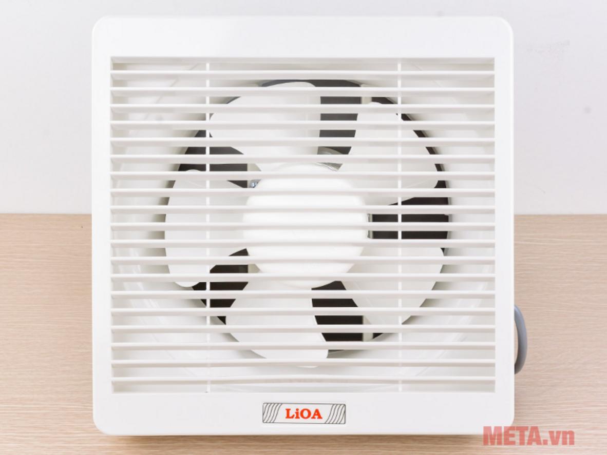 Cửa chớp tự động giúp hạn chế bụi, côn trùng và mùi ngược.