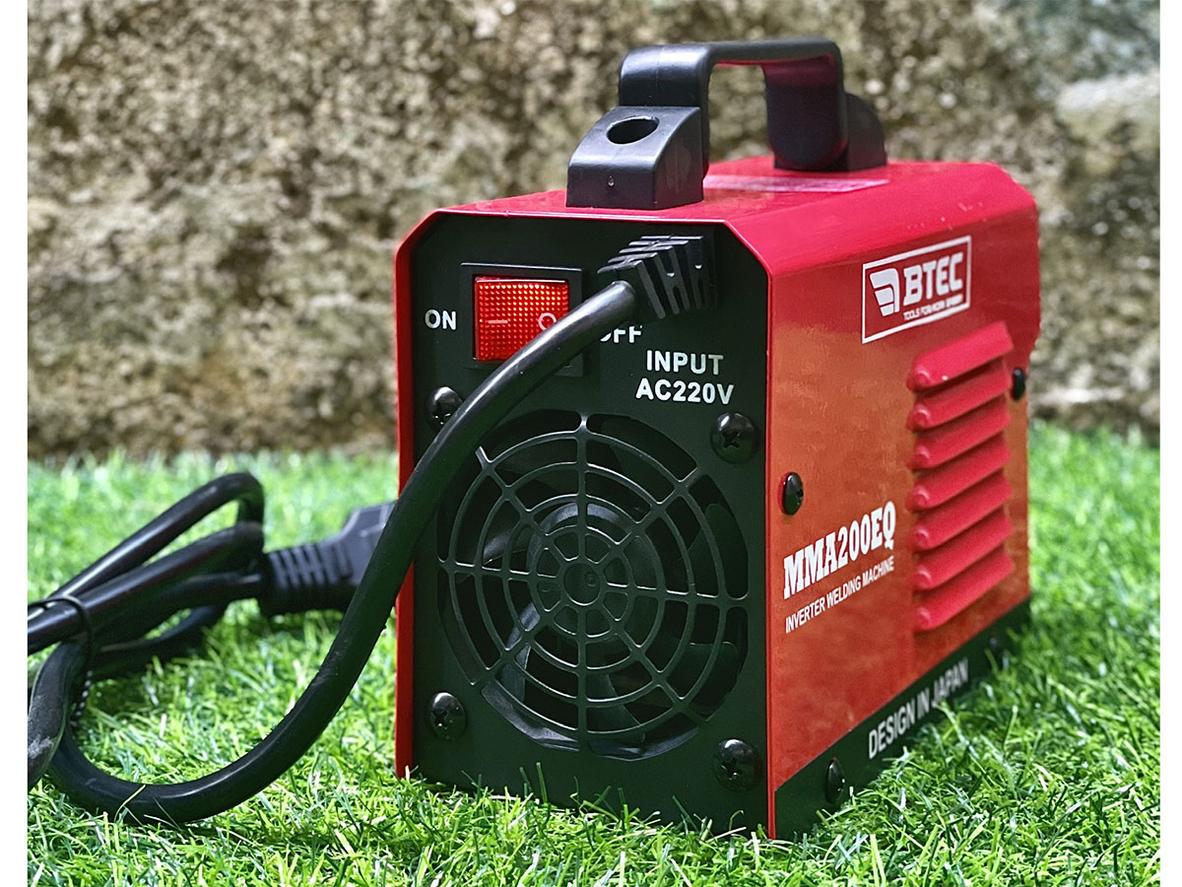 Hỗ trợ tốt que 2.5mm, dùng nguồn 220V/50Hz tiện lợi.