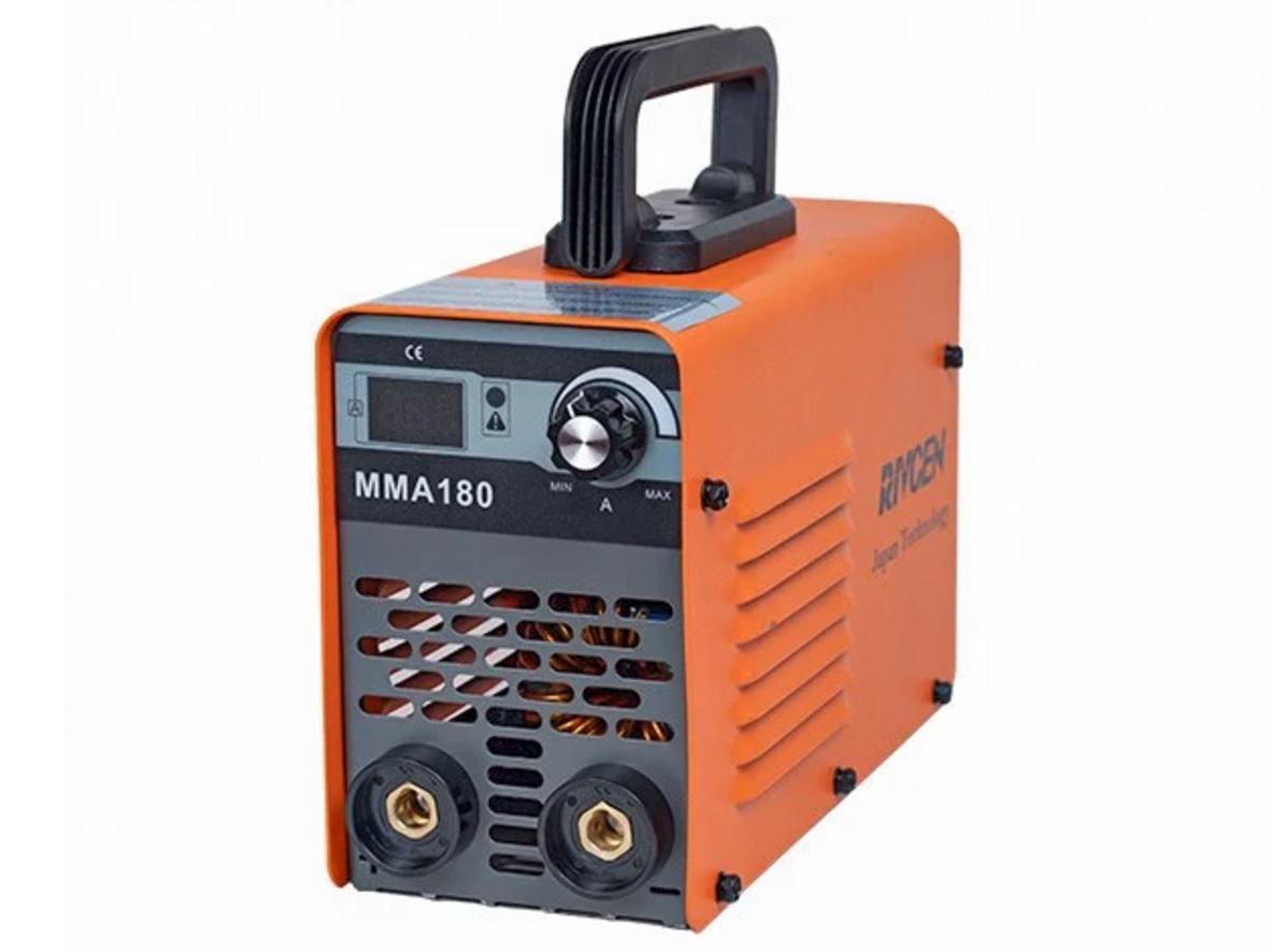 Thiết kế 2.8kg và nguồn 220V giúp máy rất cơ động.