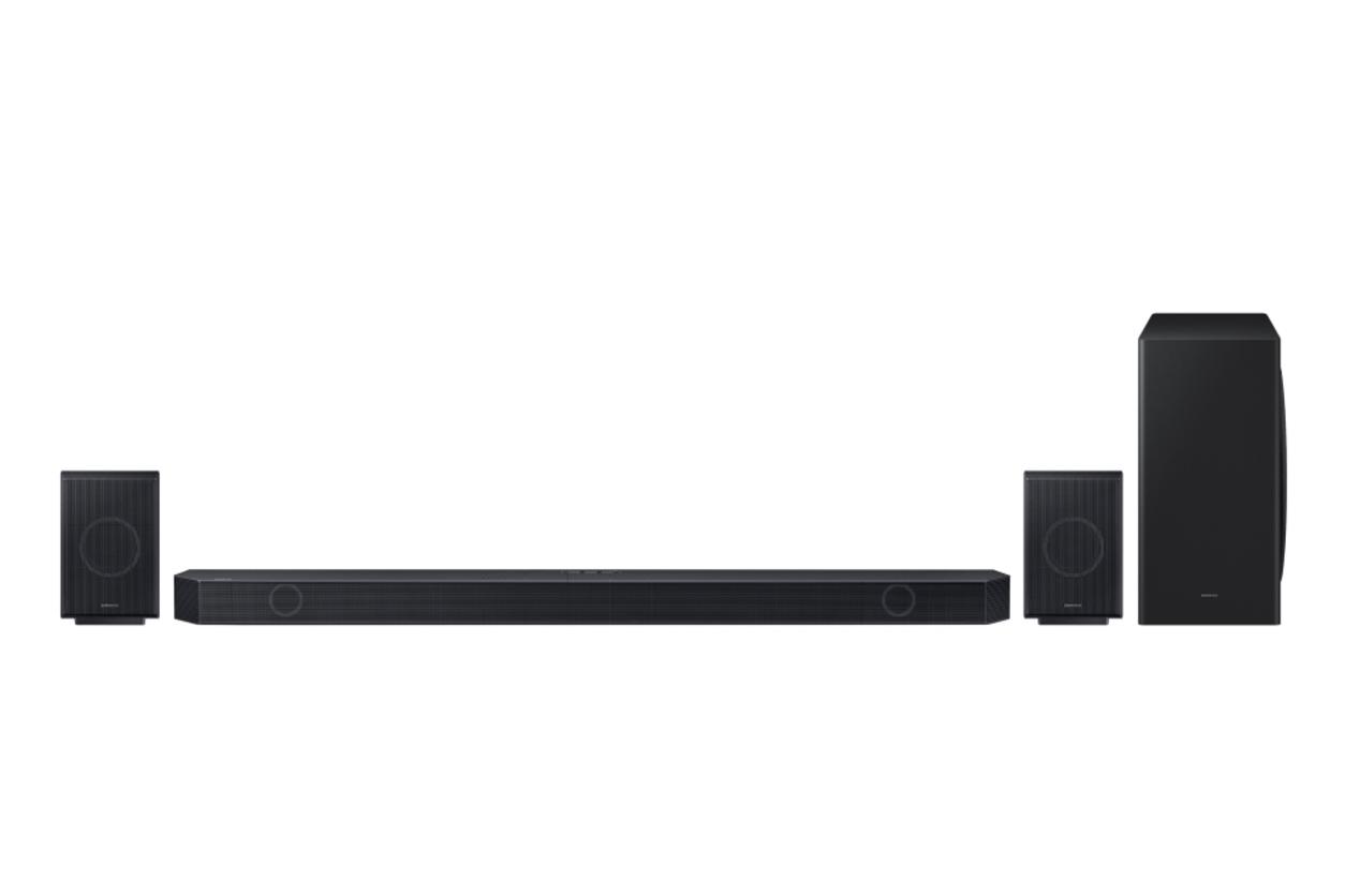Hệ thống loa đa thành phần của Samsung HW-Q930C/XV tạo nên âm thanh vòm mạnh mẽ.