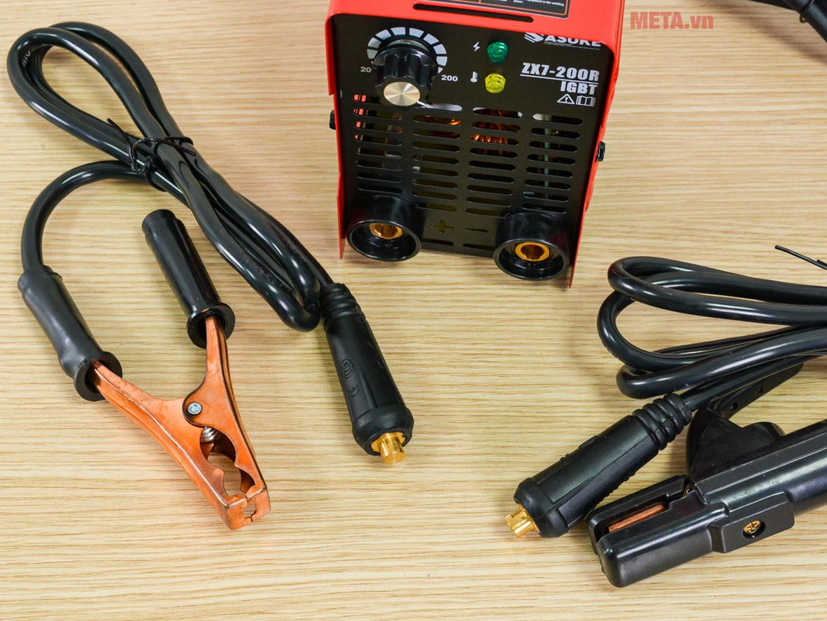 Máy dùng điện 220V nên thuận tiện cho nhu cầu hàn dân dụng.