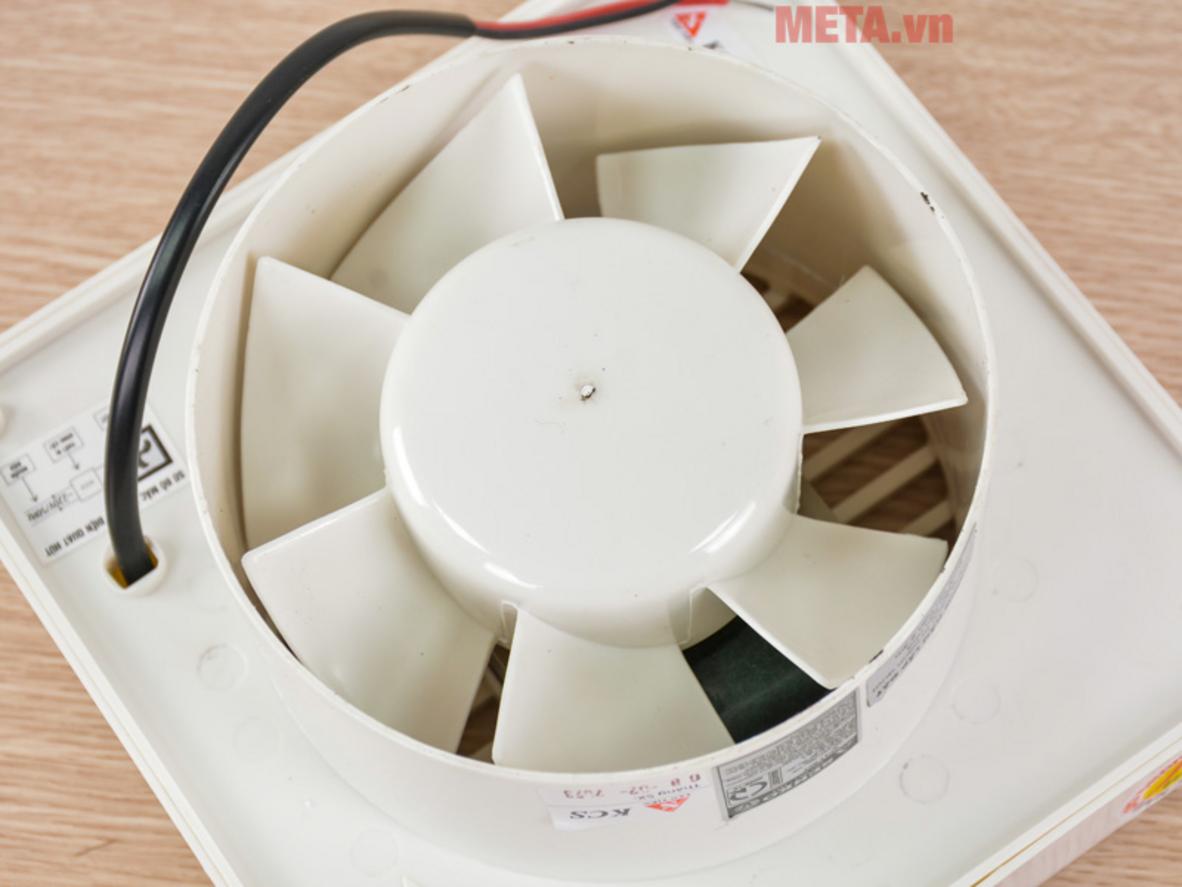 Công suất 25W giúp quạt vận hành tiết kiệm điện.