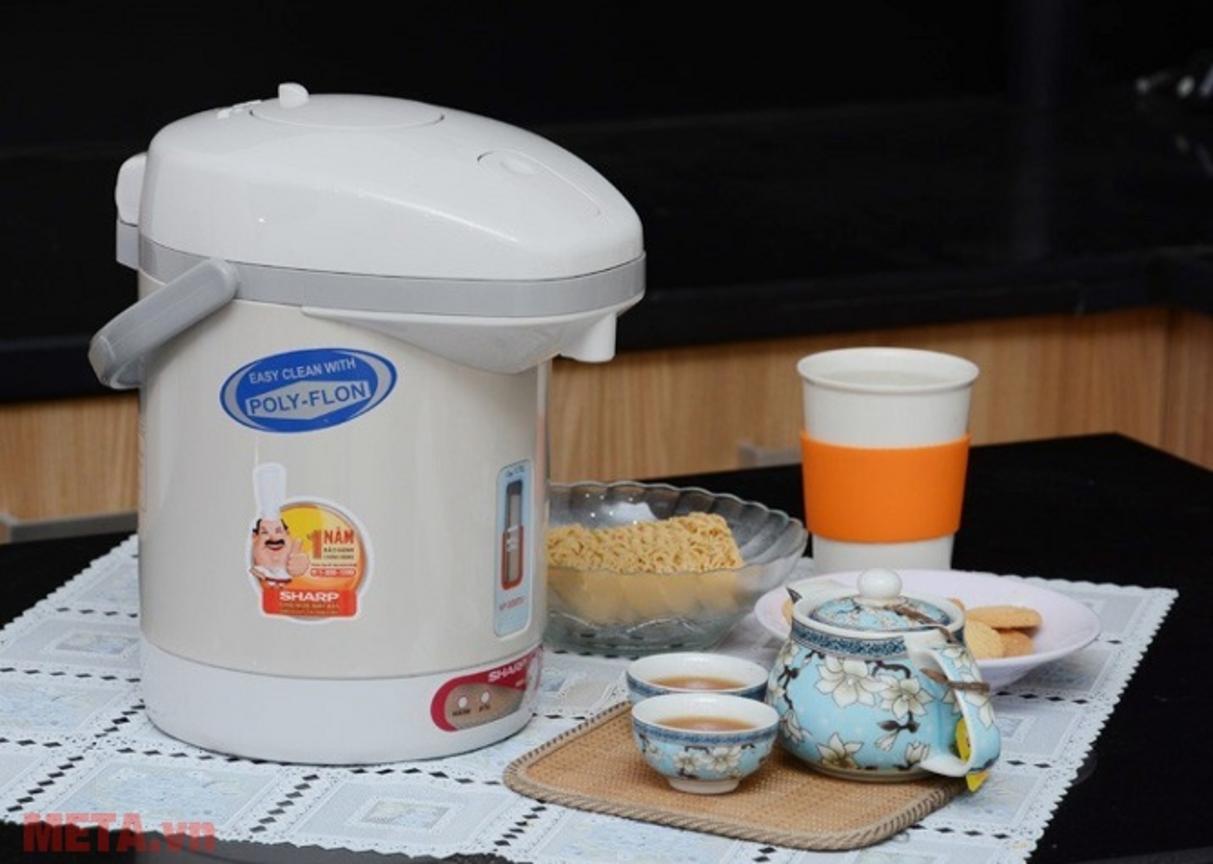 Bình thủy điện Sharp KP-20BTV 1,7 lít nhỏ gọn cho gia đình và văn phòng.