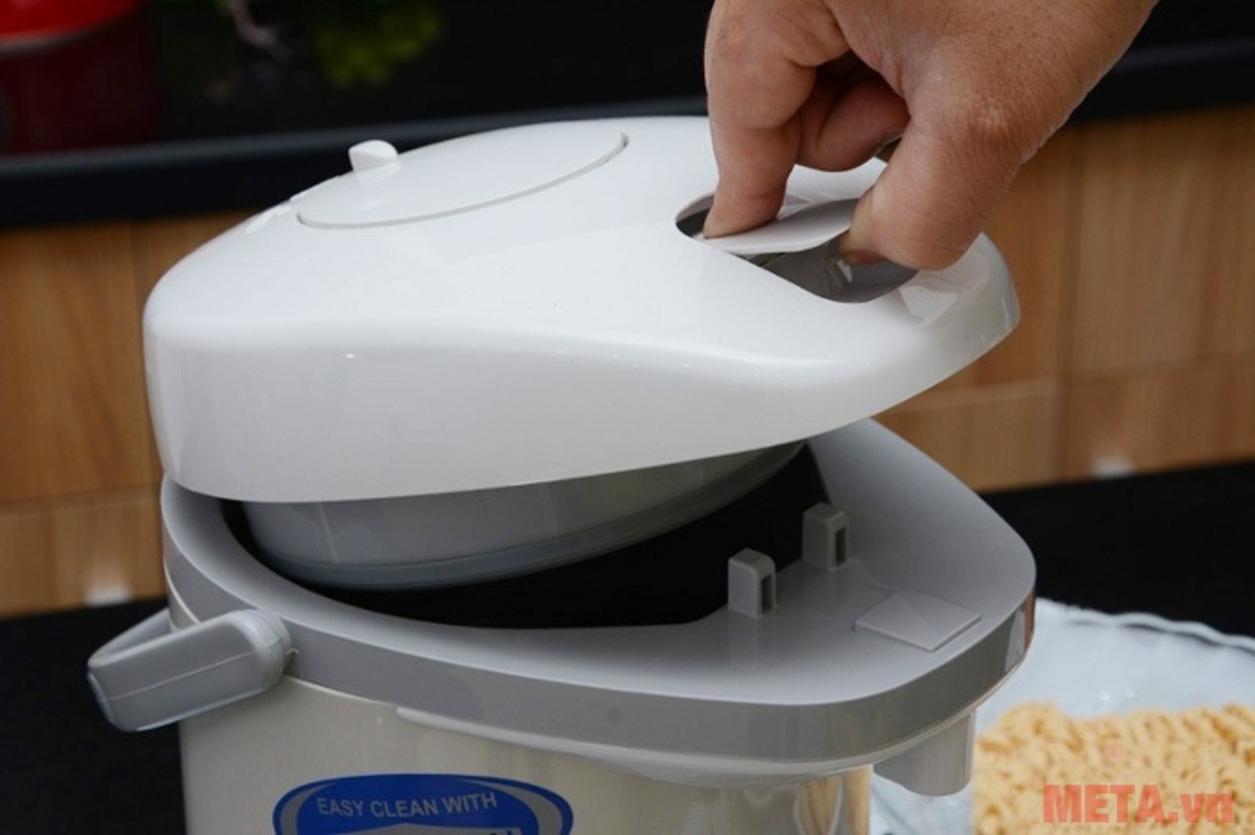 Ruột bình thép không gỉ tráng men chống dính Poly-Flon dễ vệ sinh hơn.