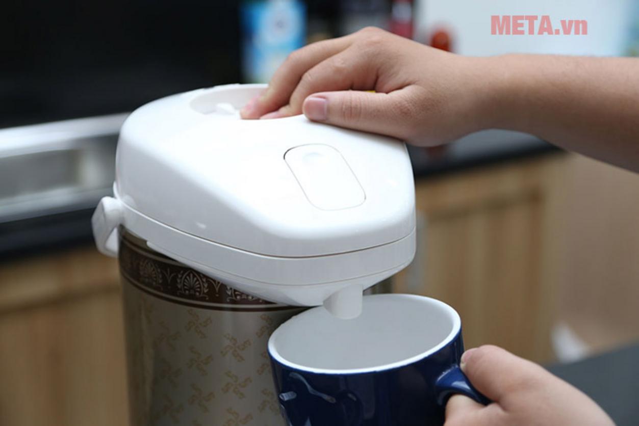 Ruột bình phủ chống dính giúp vệ sinh dễ hơn.