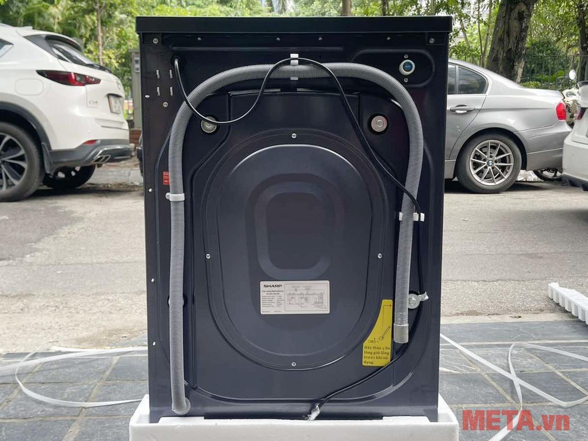 Lồng giặt thép không gỉ giúp tăng độ bền và dễ vệ sinh.