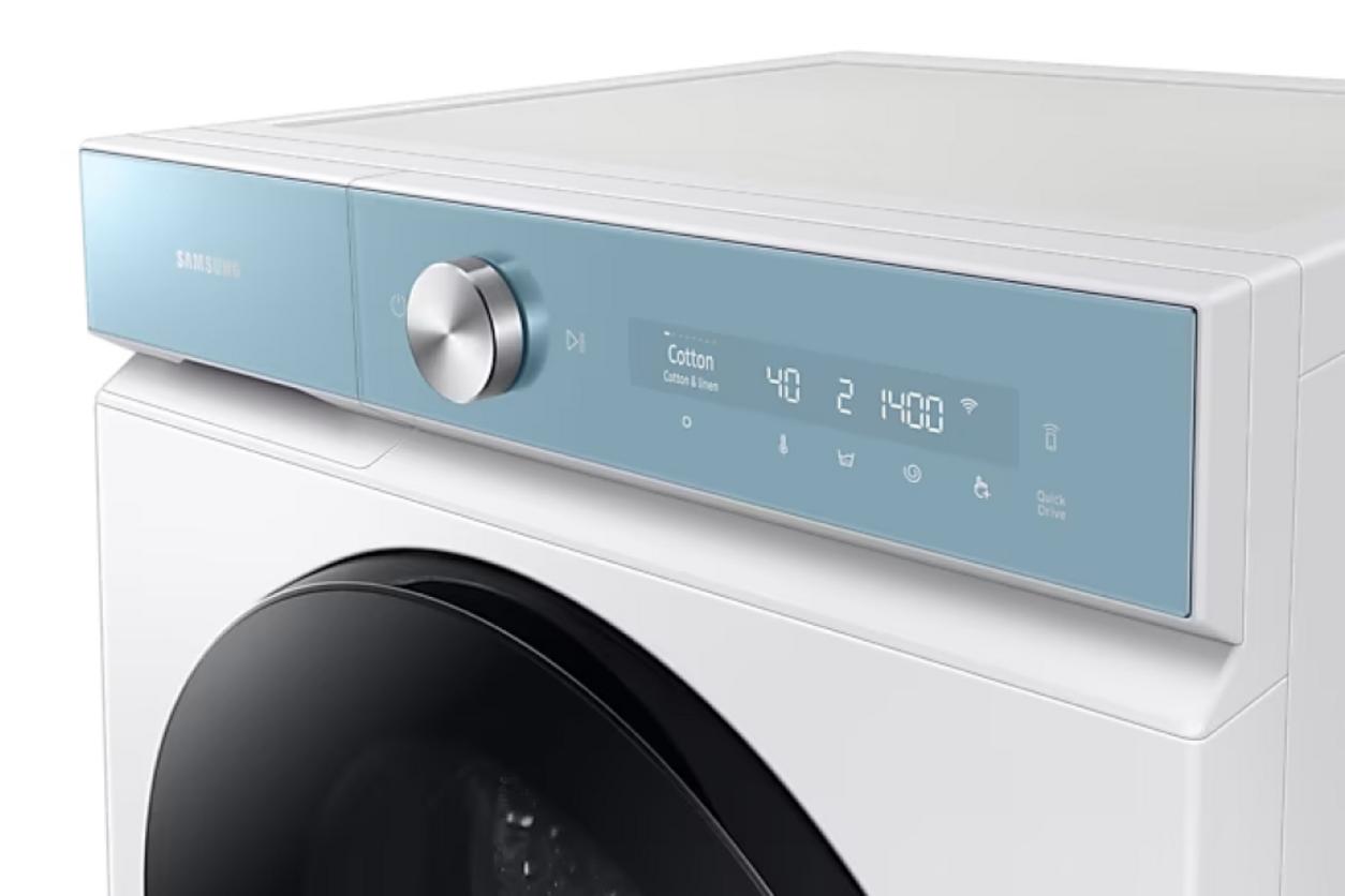 SmartThings và AI Dispenser giúp việc giặt giũ tự động hơn, tiện hơn.