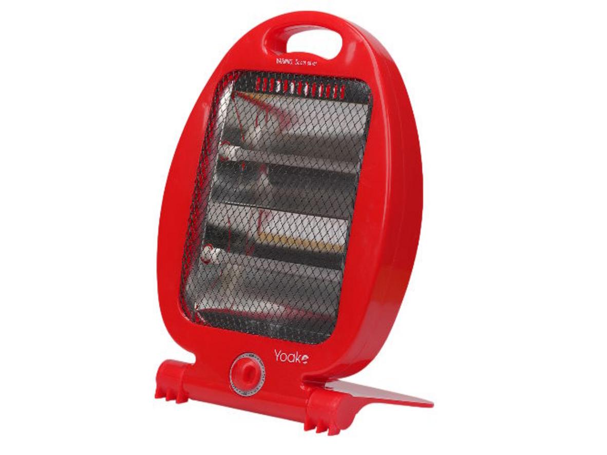Sưởi điện 2 bóng Yoake YK-HT105 gọn nhẹ, làm ấm nhanh cho không gian nhỏ.