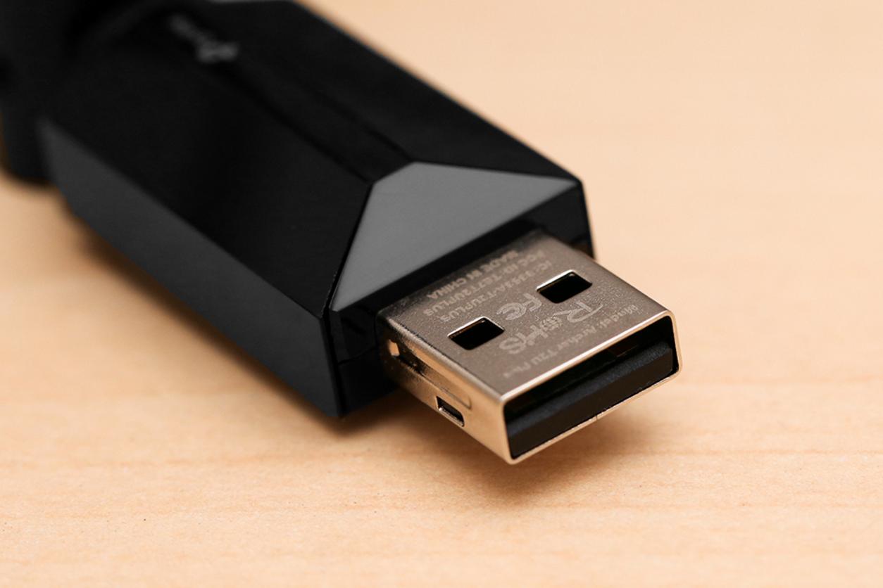 Cắm USB 2.0, lắp nhanh và dùng gọn trên nhiều máy tính.